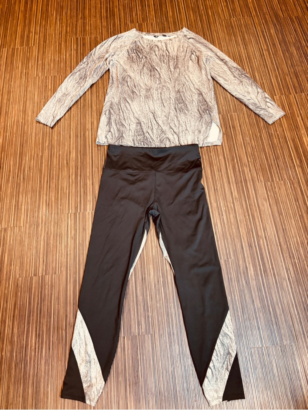 Soulgani Active Set Medium Marble Print Top & Black Leggings Athleisure